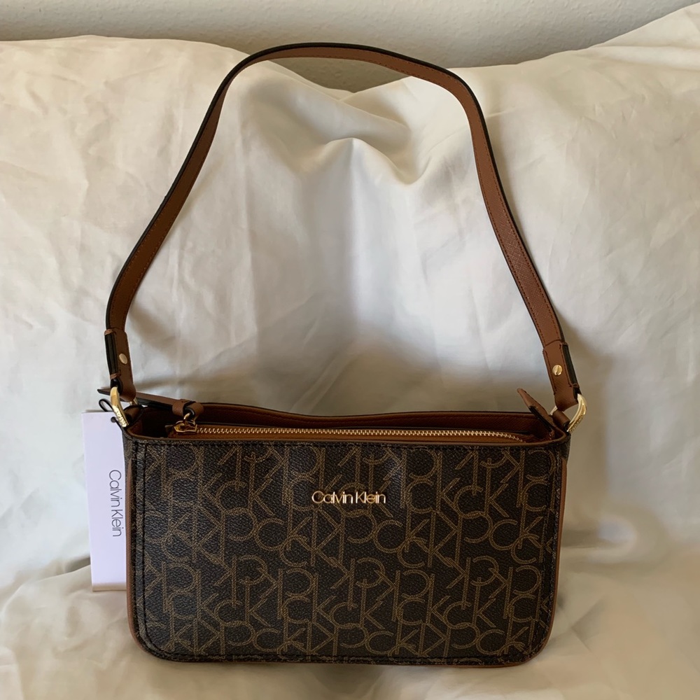 🌹Calvin Klein Shoulder Bag, Faux Leather🌹